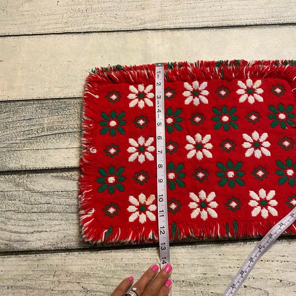 Vintage reversible green red white flower place mats. - Picture 4 of 8